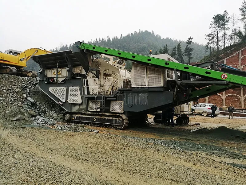 履帶反擊破碎篩分站生產(chǎn)線現(xiàn)場(chǎng)二 履帶反擊破碎篩分站生產(chǎn)線現(xiàn)場(chǎng)二